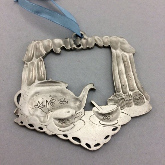 Vtg Pewter Ornament Teapot Scene Lindsay Claire Designs Signed LCD Christmas - Picture 8 of 12
